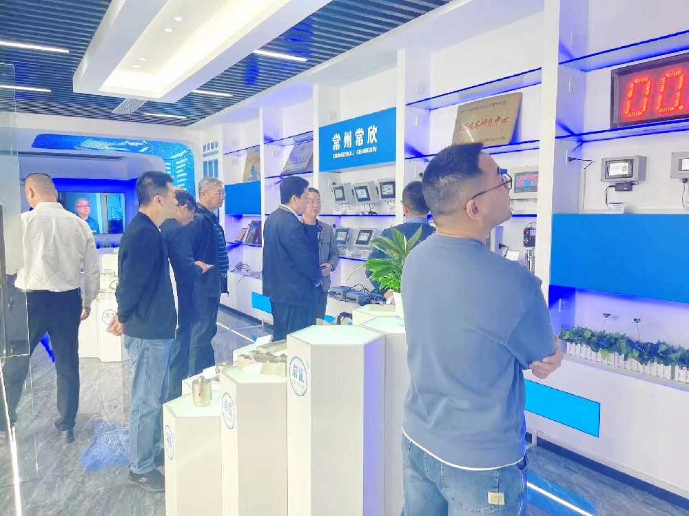 熱烈祝賀中國重型機械工業(yè)協會橋式起重機專業(yè)委員會九屆八次理 事會暨十屆一次會員大會在江蘇省常州市召開順利召開并圓滿結束！
